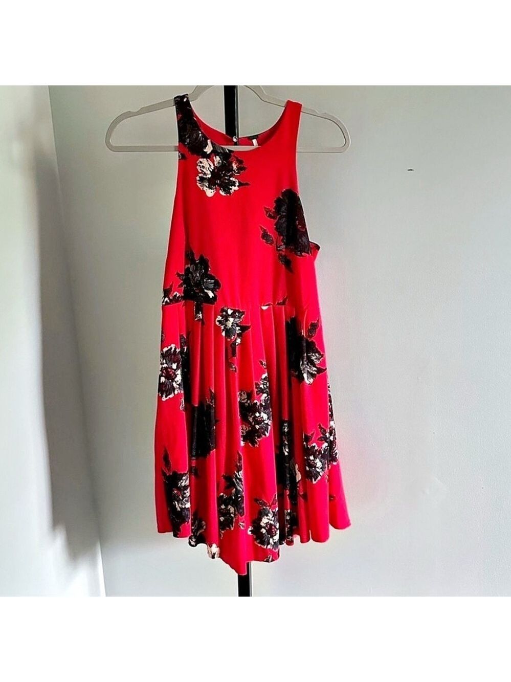 FREE PEOPLE- Cherry Red Floral Mini Dress-Size 2 Flutterby style-EUC - Picture 2 of 12